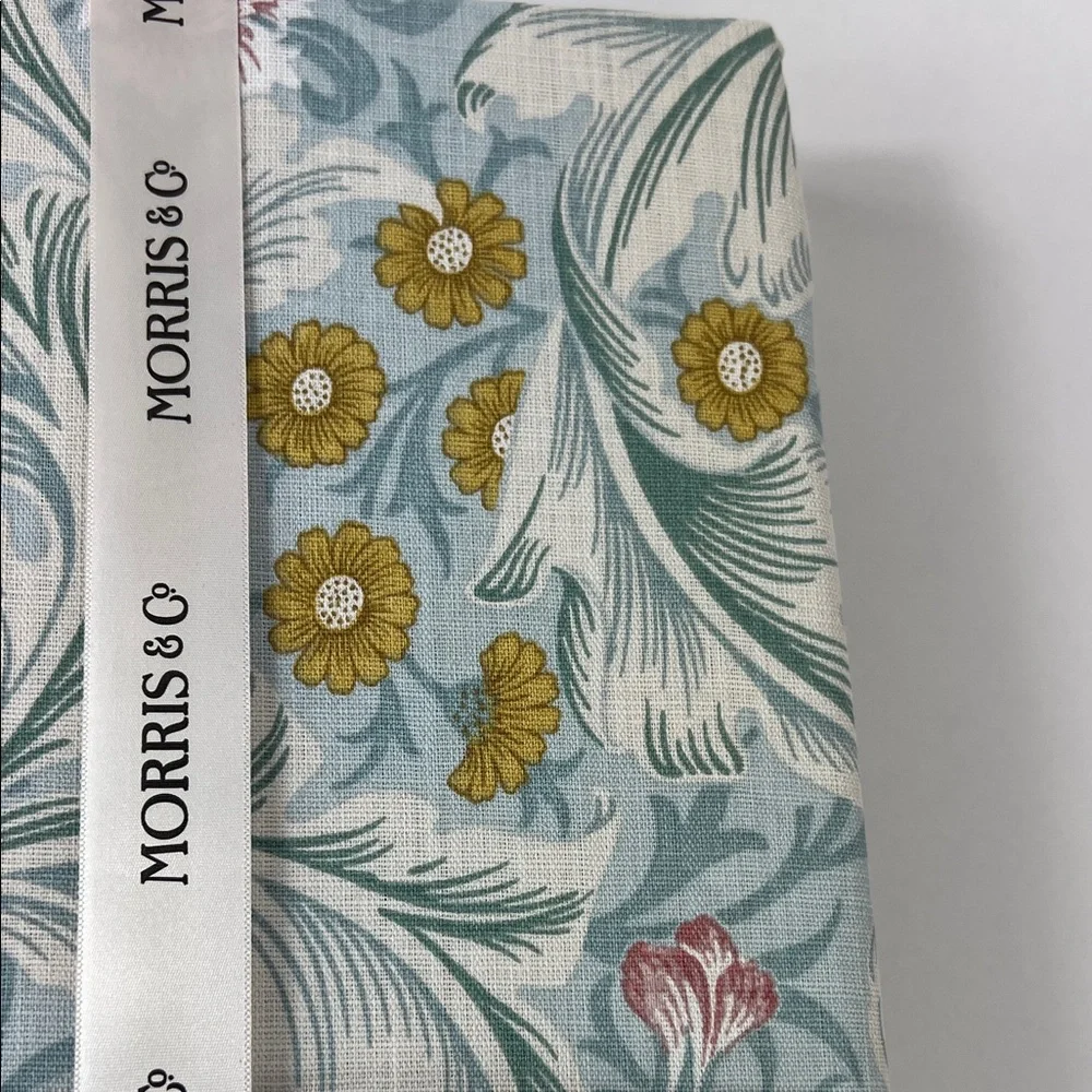 William MORRIS Co Tablecloth Leicester Blue Floral Spring Cotton 60 X 84 NEW